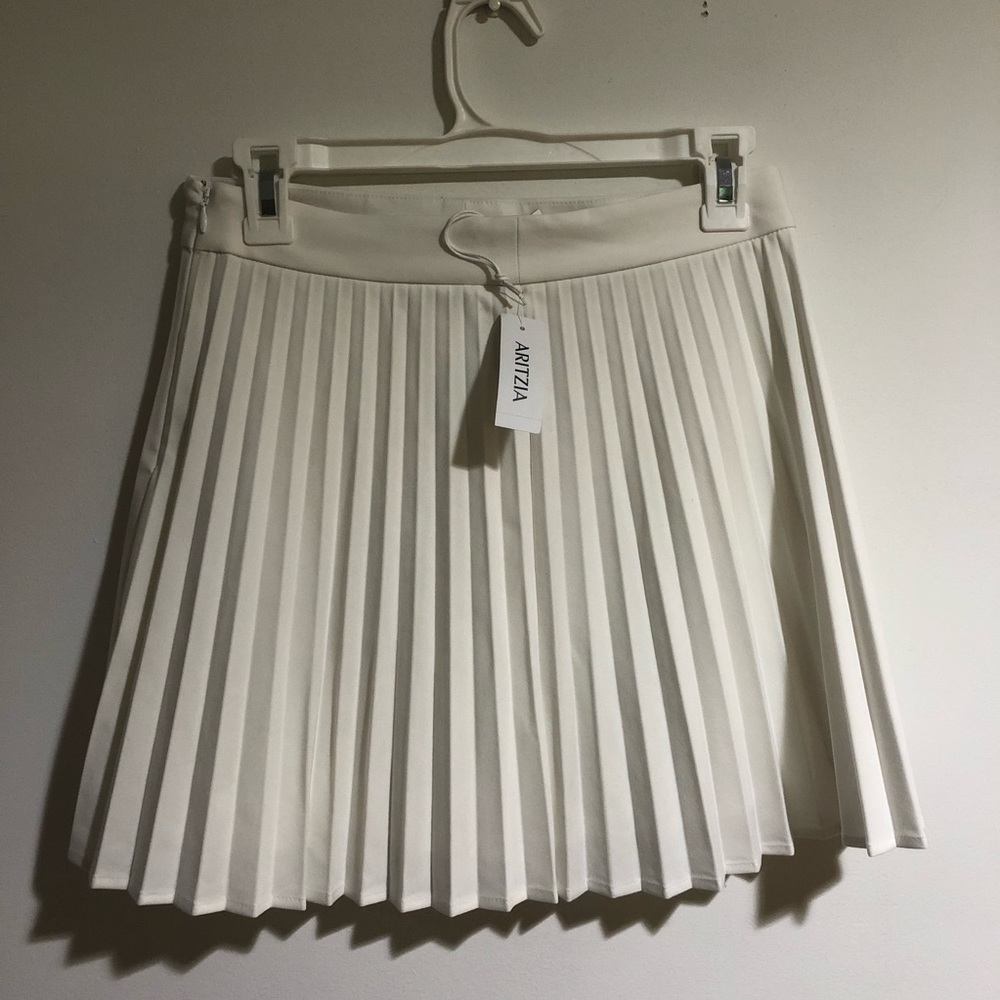 Aritzia pleated white skirt size 4